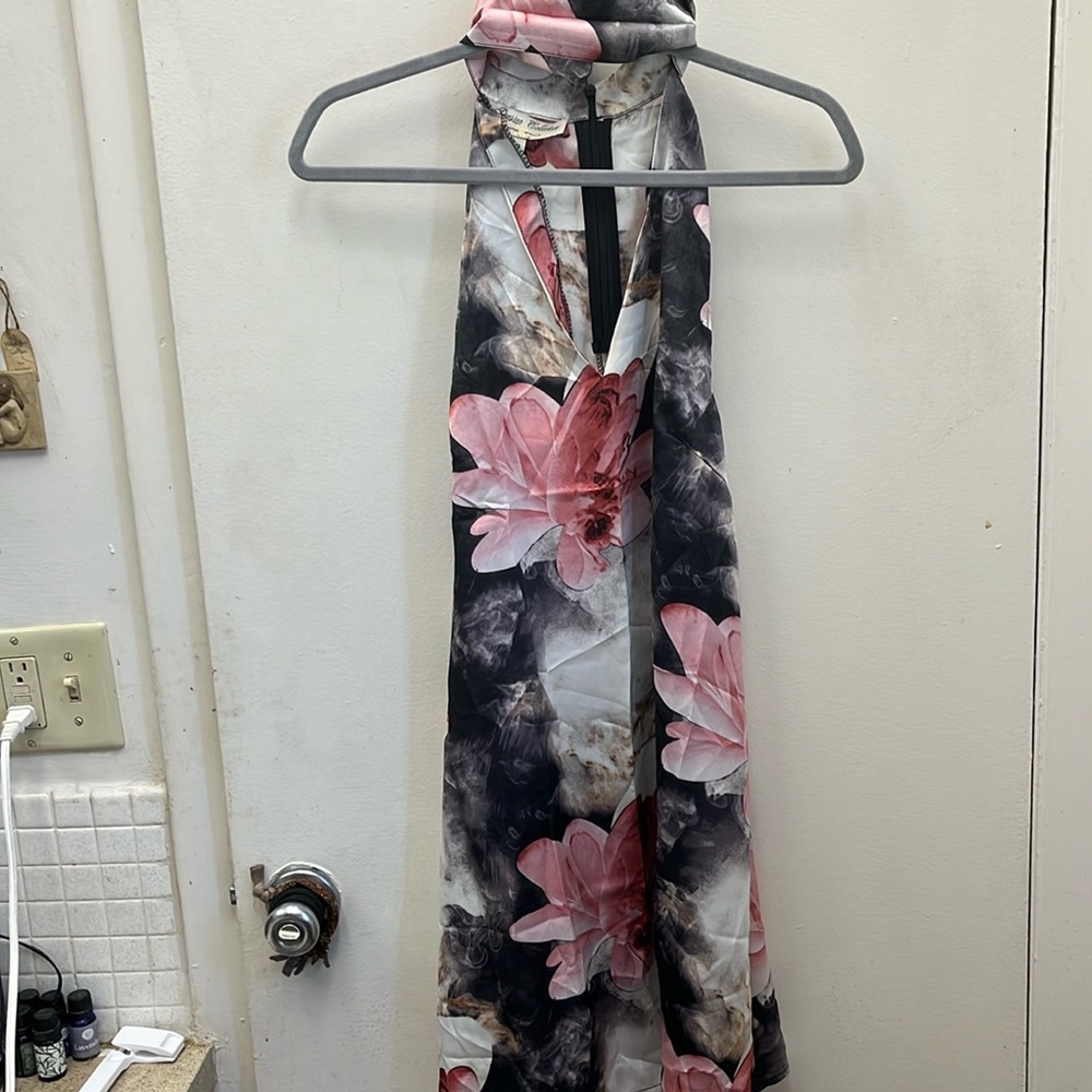 NWT Parisian Collection Dress Size. Medium